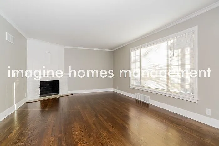 7606 Ward Pkwy — Photo 2