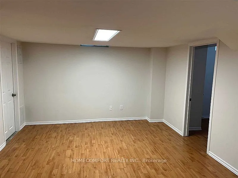 Building Photo - 95 Ferncliffe Cres #BASEMENT