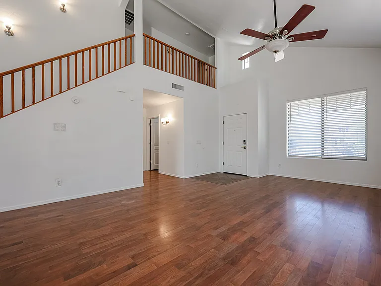 3402 S 82nd Ln — Photo 2