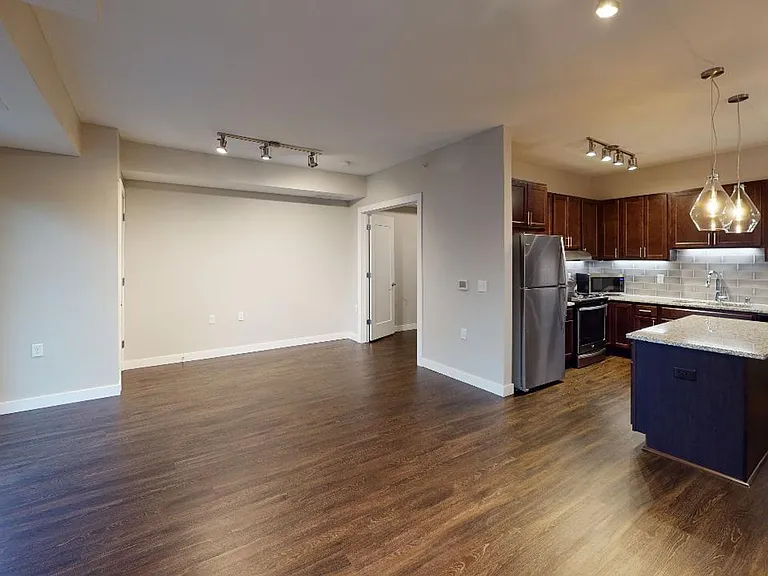 Red44 Luxury Apartments | Specials Available — Photo 49