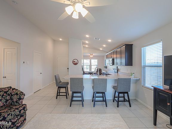 4th image of 727 W JARDIN Drive