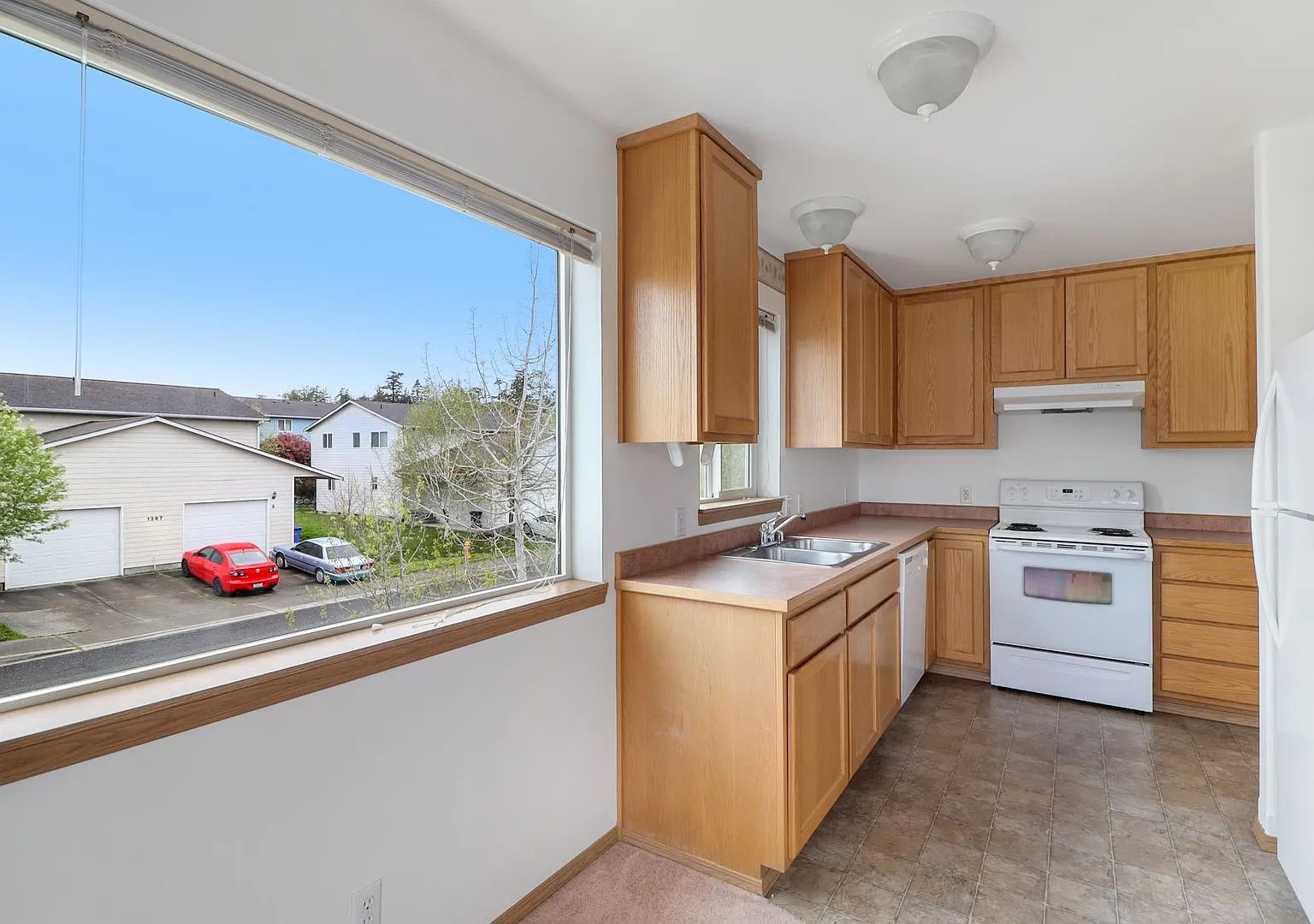 2 Bed 1 Bath - Interior Access - NAS Whidbey — Photo 2