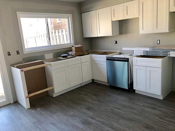2nd image of 23 Trenton Sq #61