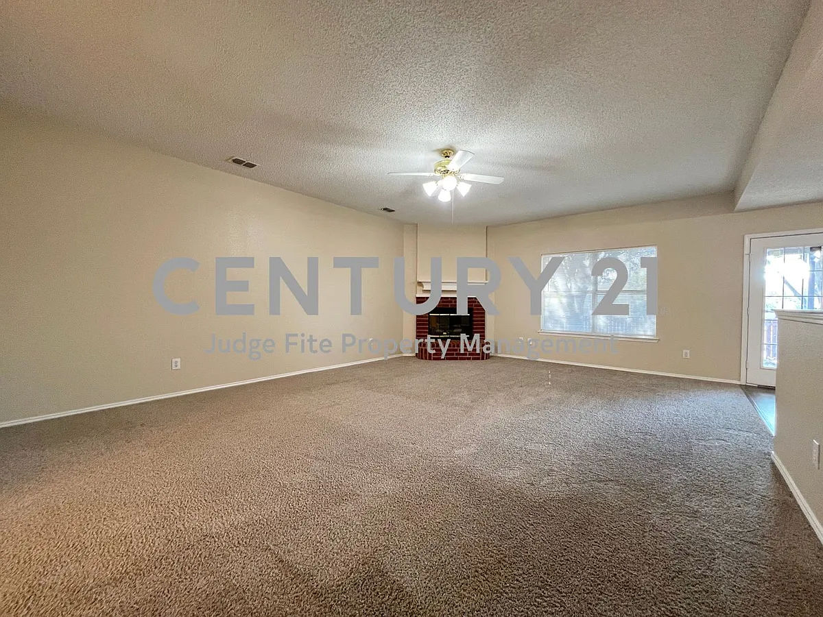 Building Photo - 4021 Busch Gardens Dr