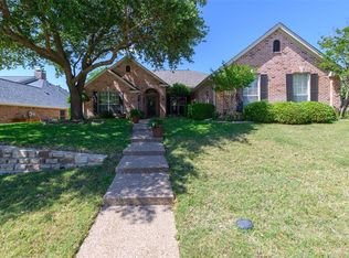 2111 Redrock Dr, Corinth, TX 76210