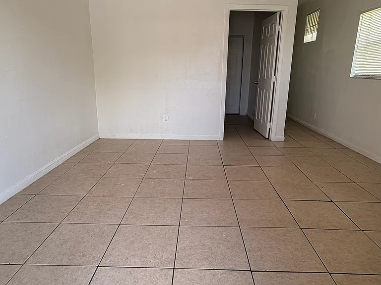 640 SW 9th Ct #2 — Photo 9