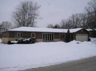 1530 Greenbriar Ln, Schaumburg, IL 60193