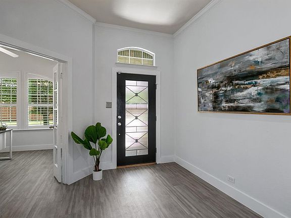 4th image of 1419 Earlham Dr