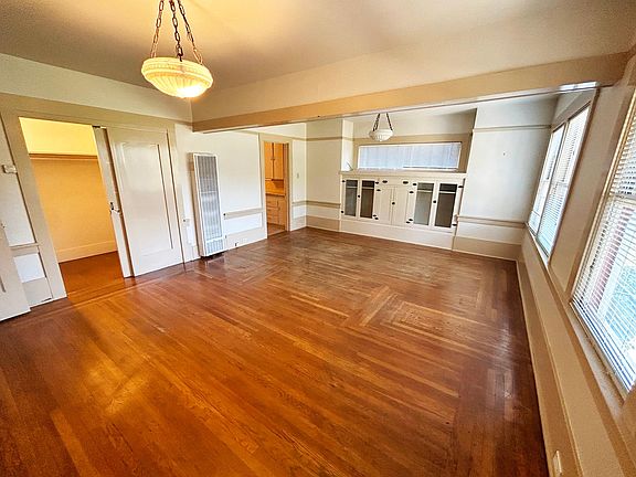 2nd image of 912 Carolina St APT 2