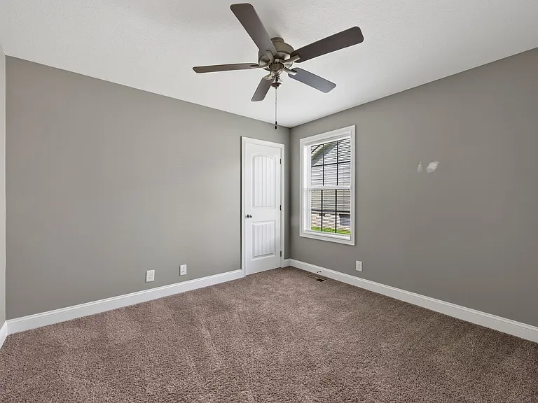 207 Geneva Ln — Photo 28