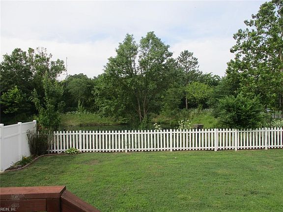 4th image of 961 Thomas Cir