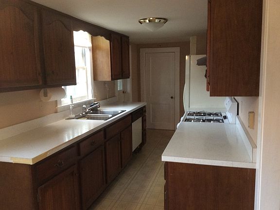 5th image of 242 S Batavia Ave