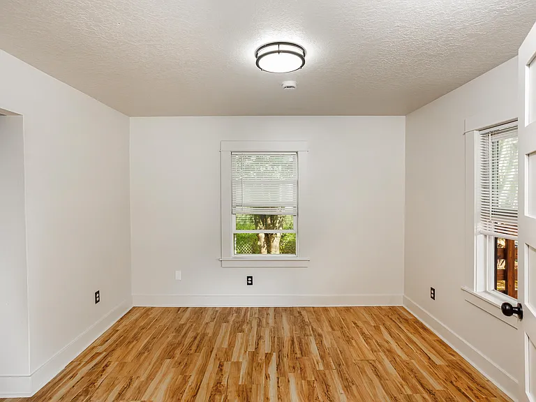 4313 N Kerby Ave — Photo 14