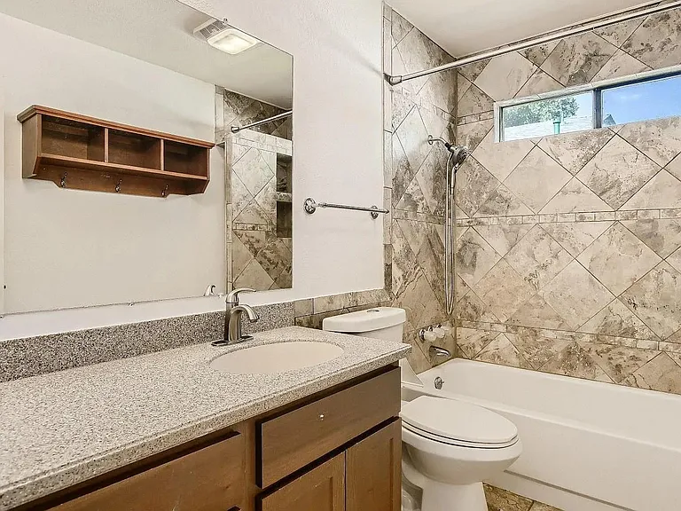 1306 Wayne Dr — Photo 8