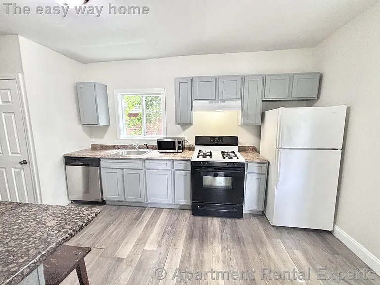125 Winthrop St — Photo 2