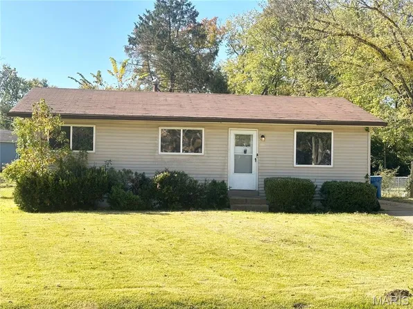 1476 Widefields Ln, Saint Louis, MO 63138