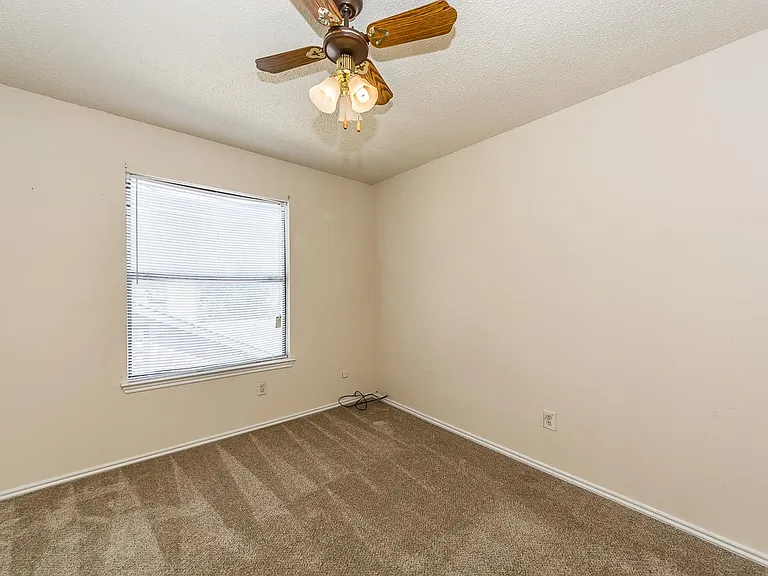 2710 Francisco Dr — Photo 21