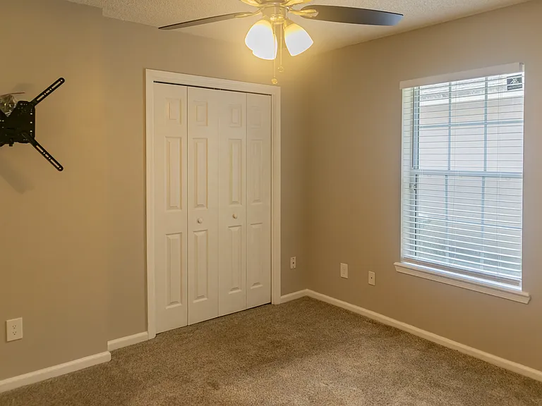 1714 Ashmore Green Dr — Photo 11