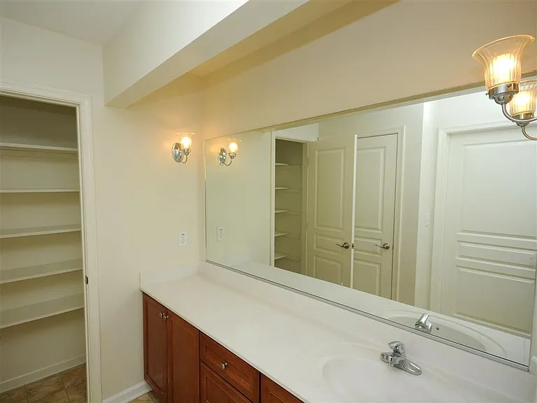 1101 Tenbury Pl — Photo 30