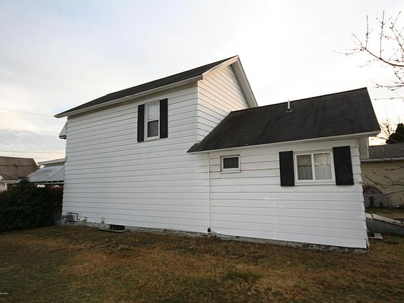 3rd image of 821 Lincoln St
