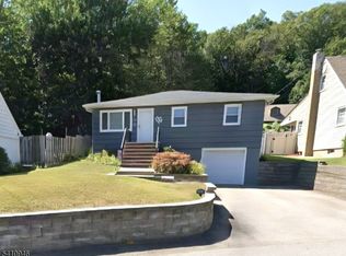 10 Sunrise Ave, Bloomingdale Boro, NJ 07403