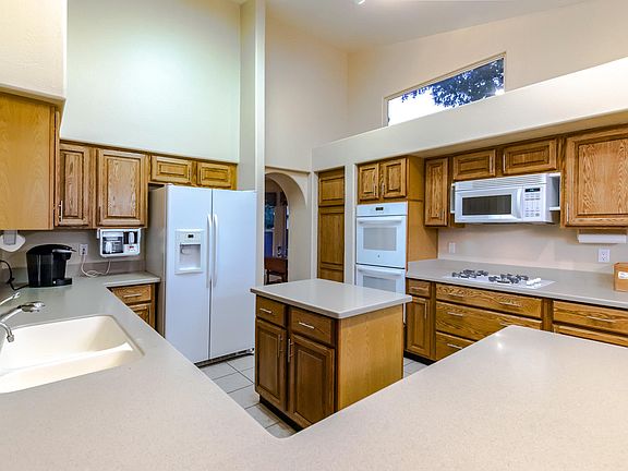 3rd image of 10725 N Glen Abbey Dr