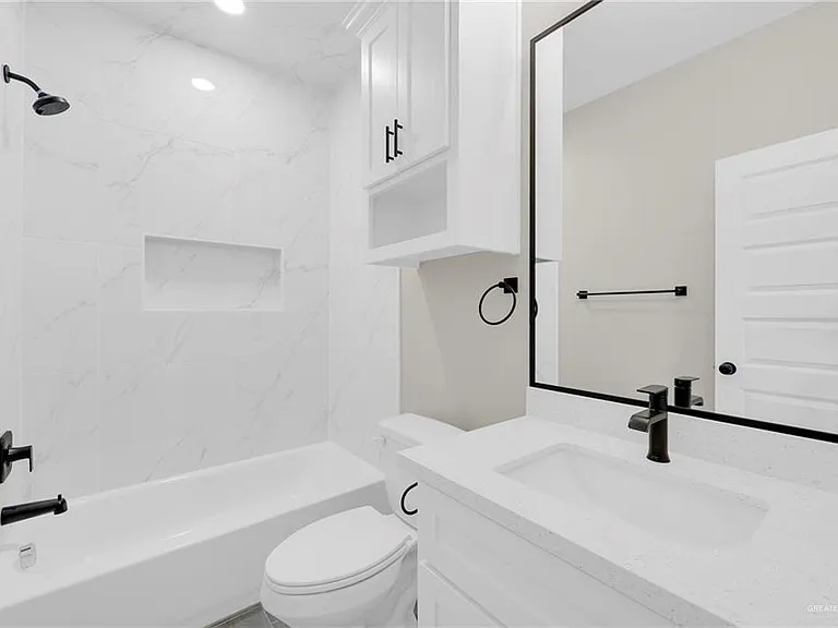 905 Crestview St #2 — Photo 12