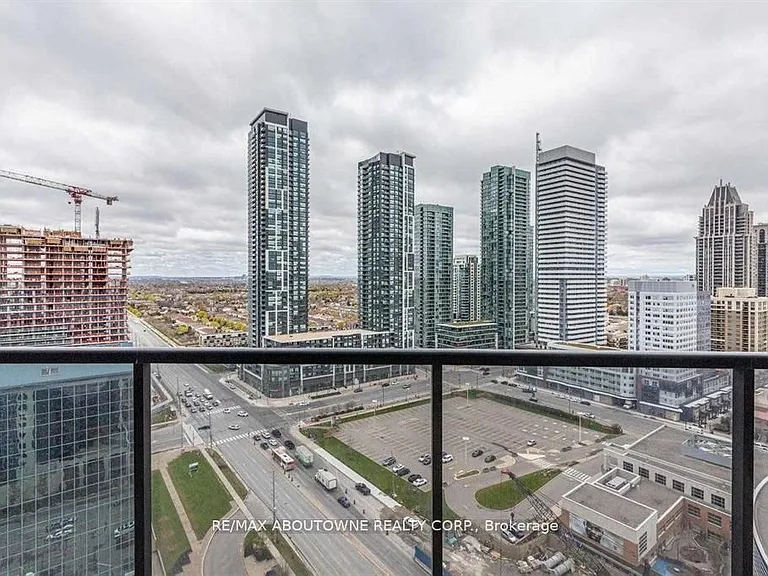 330 Burnhamthorpe Rd W #2303 — Photo 11