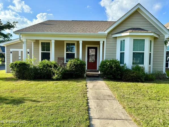 1 Sweetgrass Ln, Ocean Springs, MS 39564