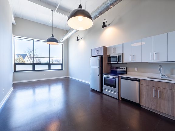 3rd image of 2534 S Kinnickinnic Ave Ste 103