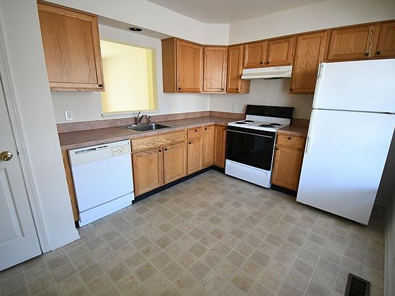 3rd image of 1161 Commercial Ct