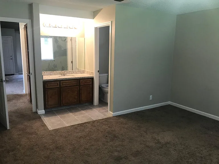 906 E Oakridge Ave — Photo 12