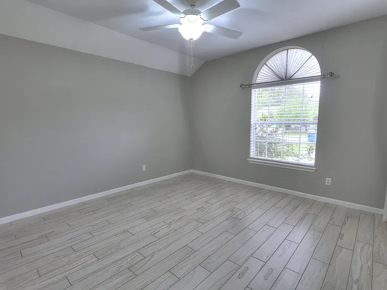 7714 Odessa Dr — Photo 25