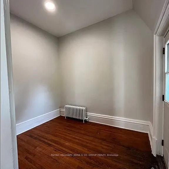 388 King St W #6 — Photo 4