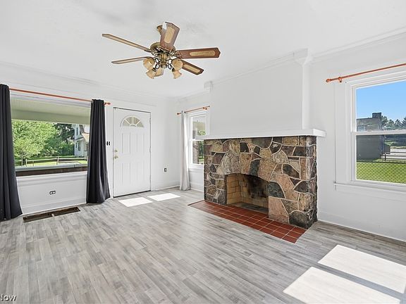 3rd image of 727 W La Clede Ave
