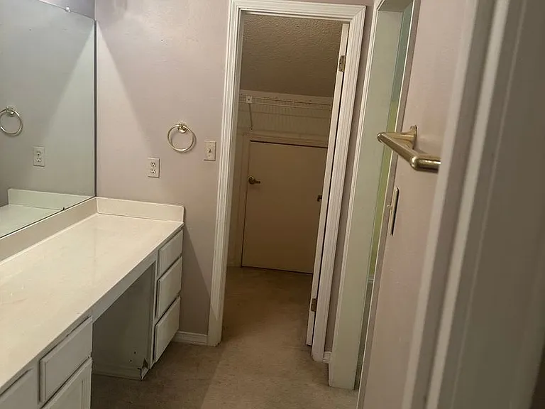 2701 Rue Saint Martin #C — Photo 9