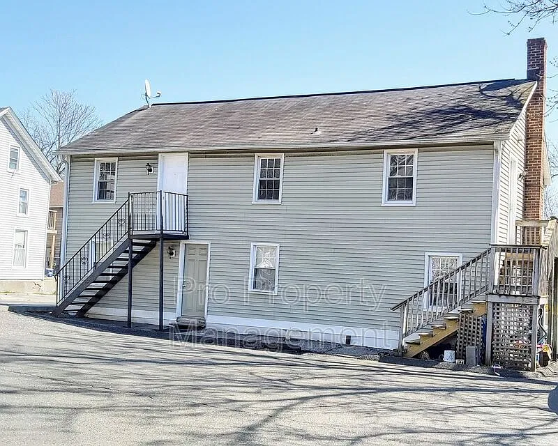 3 bed, 1.0 bath, $1,895 — Photo 1