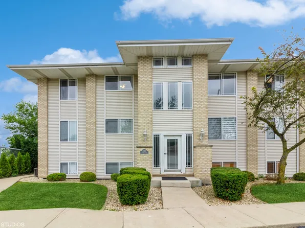 2024 Manico Ct Unit 300, Crest Hill, IL 60403