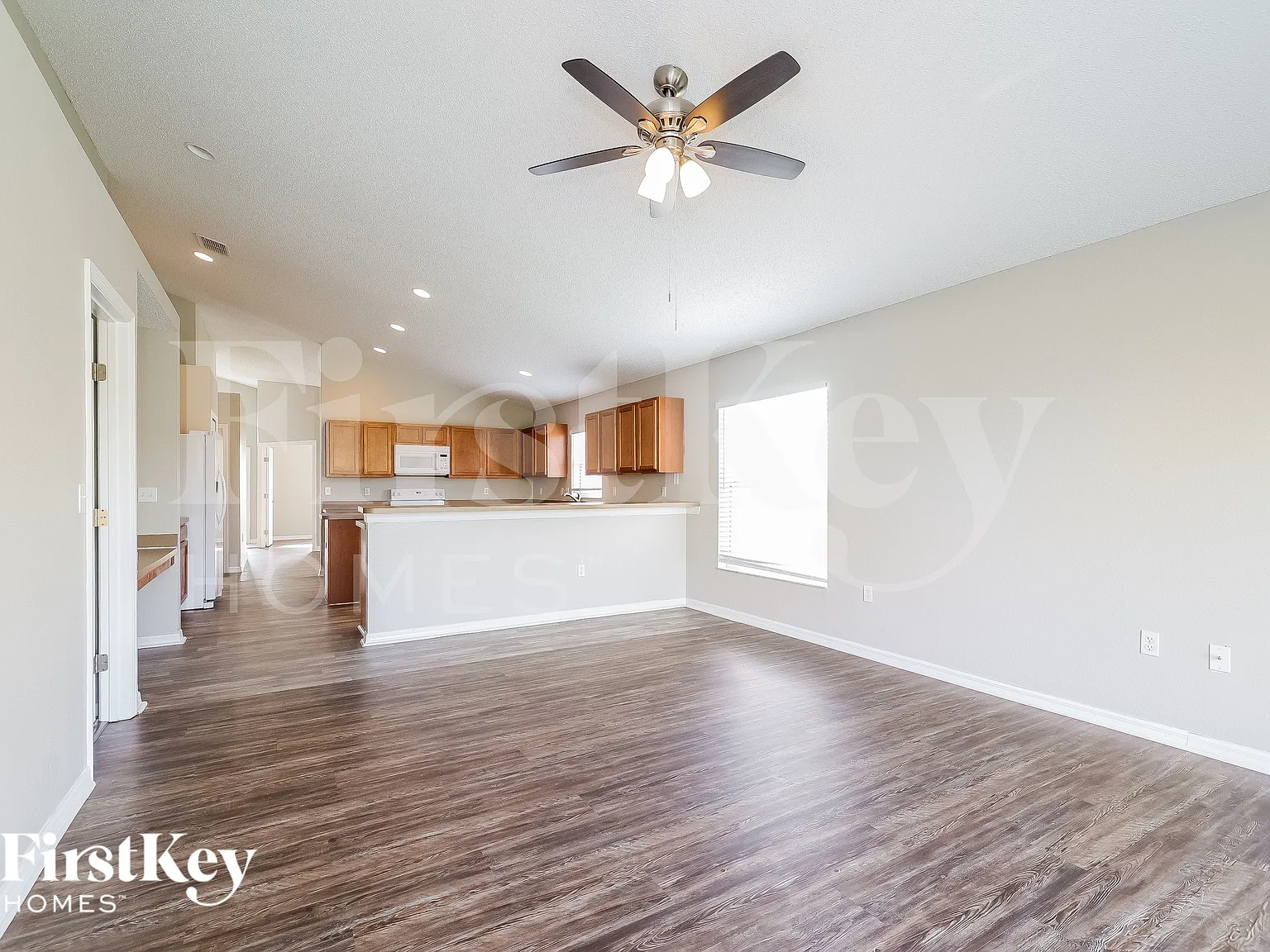 3 bed, 2.0 bath, 1922 sqft, $1,580 — Photo 3