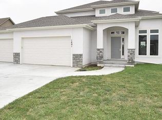 1401 NE 183rd St, Smithville, MO 64089