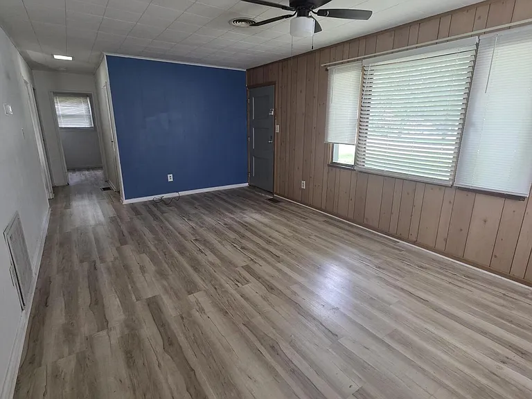 226 Granvil Dr — Photo 2
