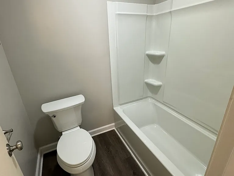 Avery Close Condominiums — Photo 38