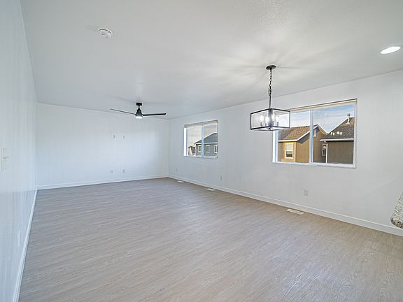 5th image of 312 W Willow Creek Dr #1