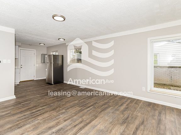 1006182_005_living_room_14146112.jpg