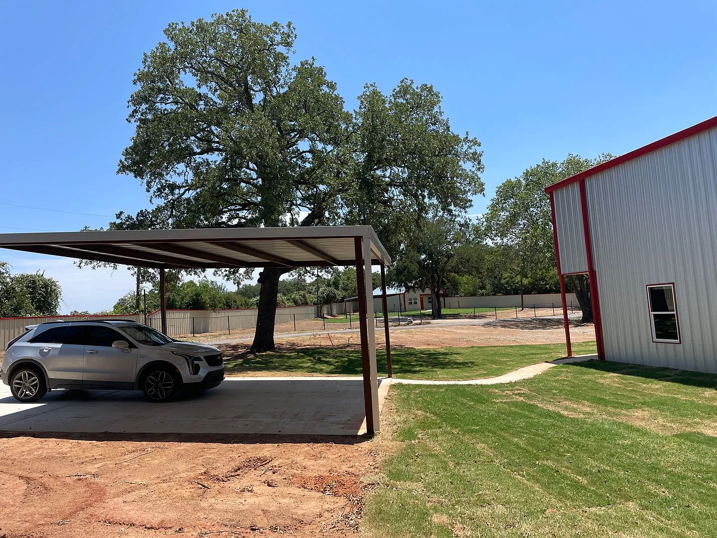 Half acre lot- 4 bedroom with extra living area-Azle — Photo 2