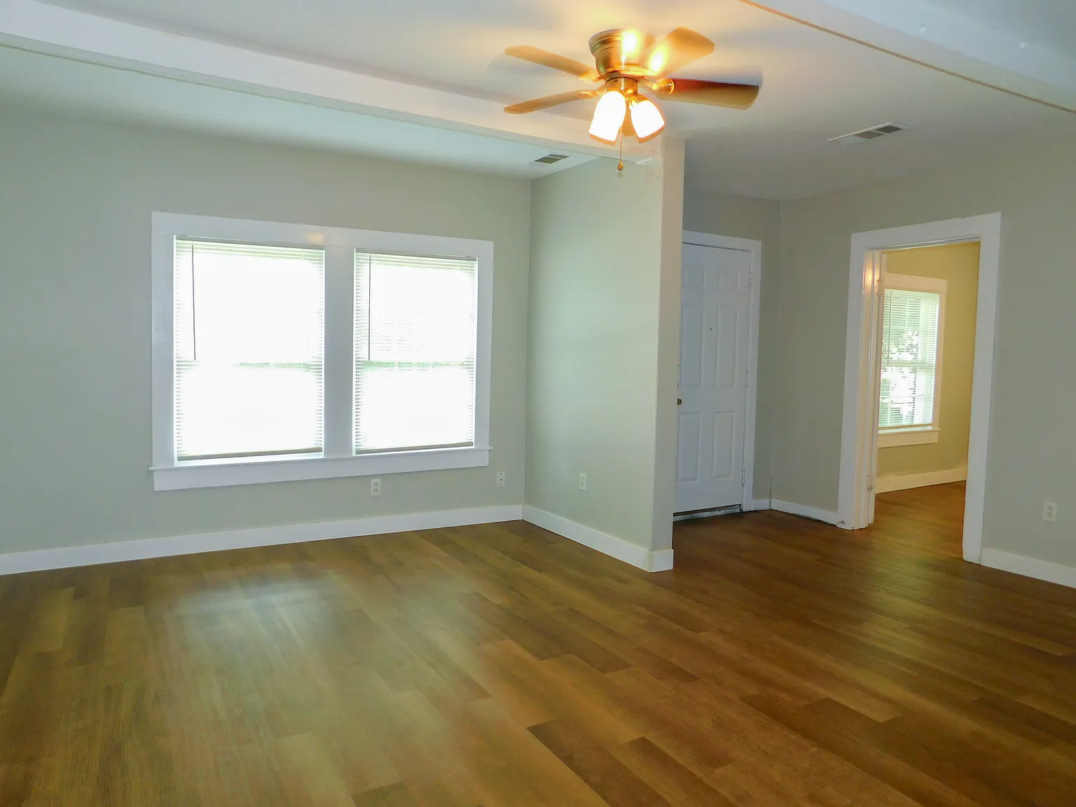 3 bed, 1.5 bath, 1478 sqft, $1,695 — Photo 3