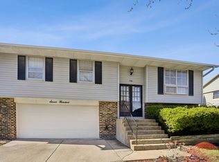 700 Hayward Ave, Streamwood, IL 60107