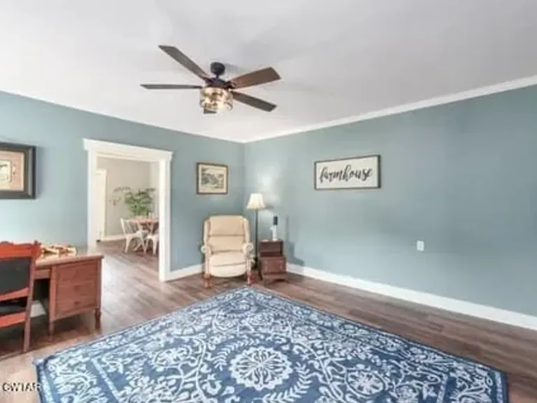 5425 State Route 225 — Photo 6