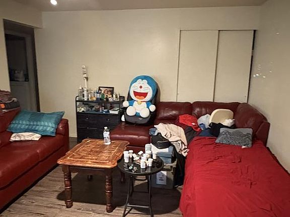 3rd image of 523 Foster St