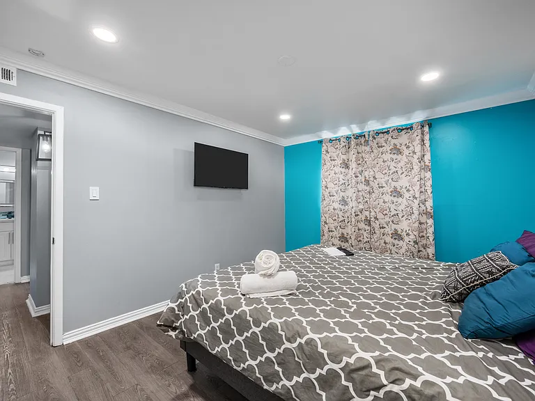 3611 Graustark St #7 — Photo 12